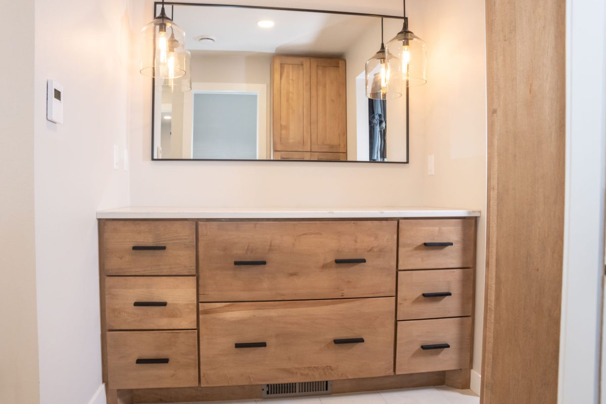 Bathroom vanity in maple Cashew