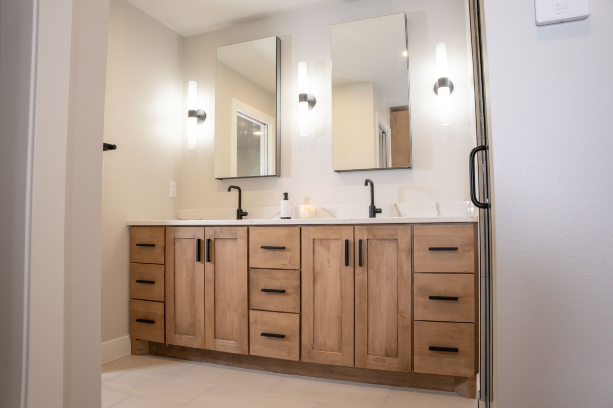 Bathroom vanity in maple Cashew