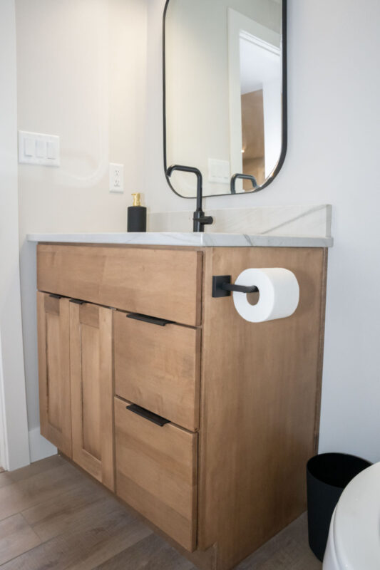 Small bathroom vanity in maple Cashew