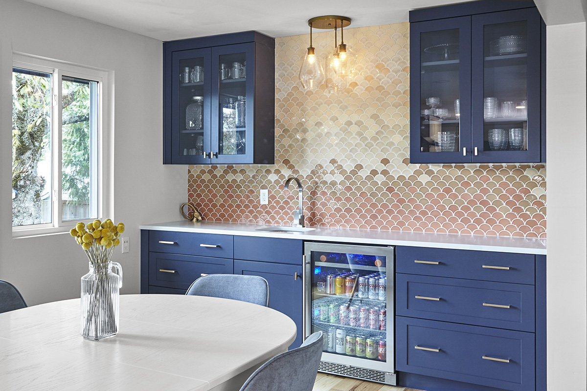 White and blue kitchen cabinets