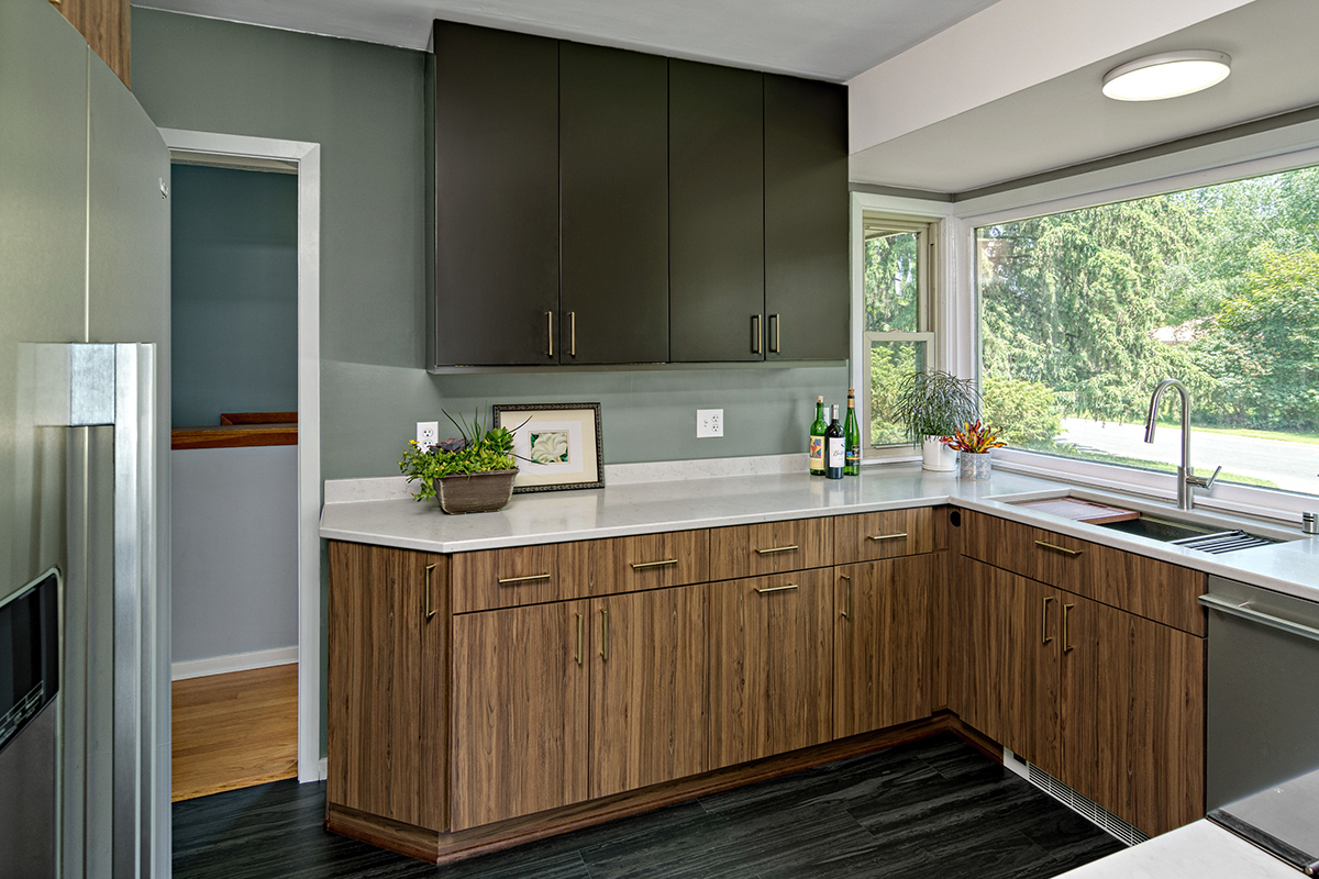 Green and natural kitchen cabinets