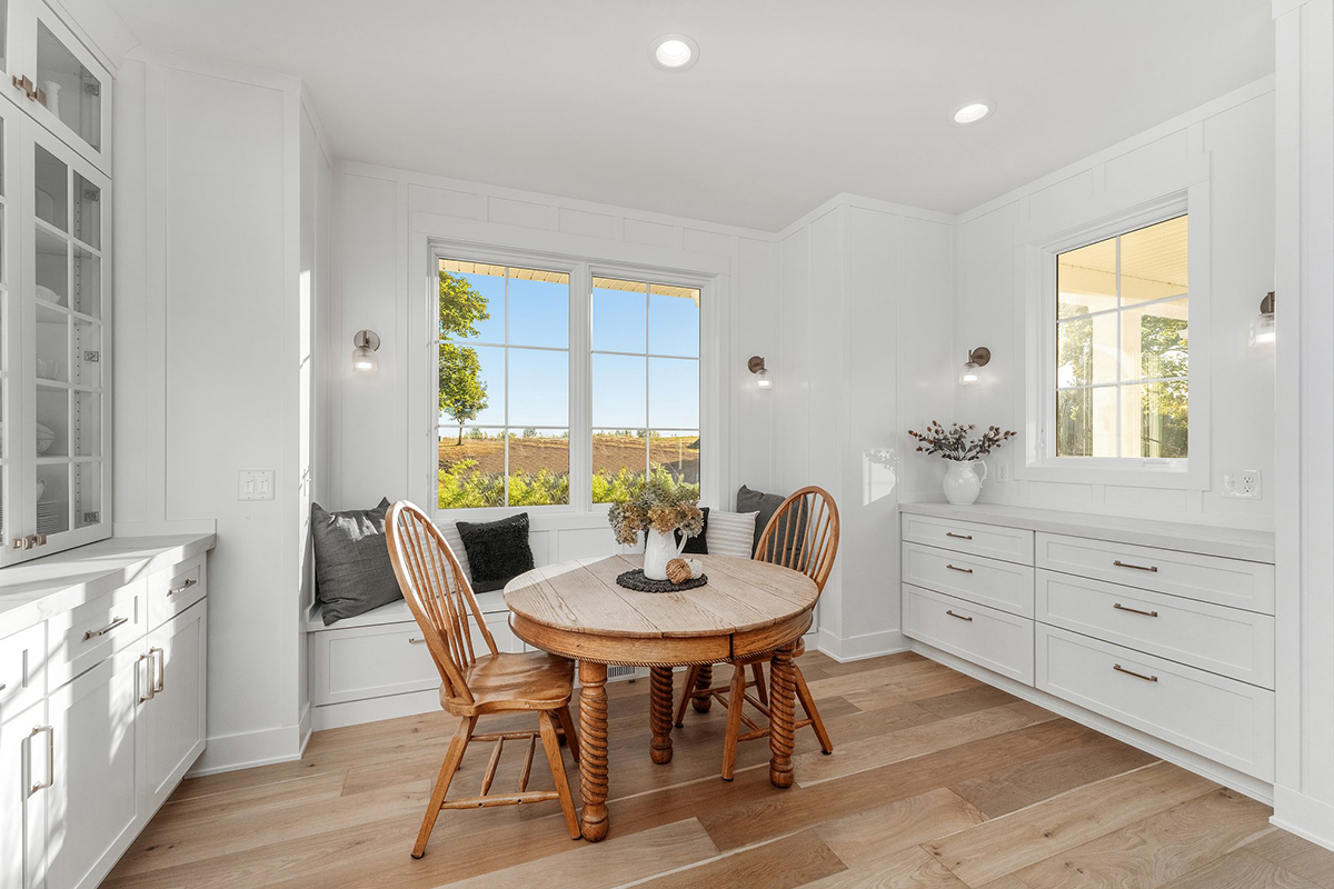 Dining nook with bench seating