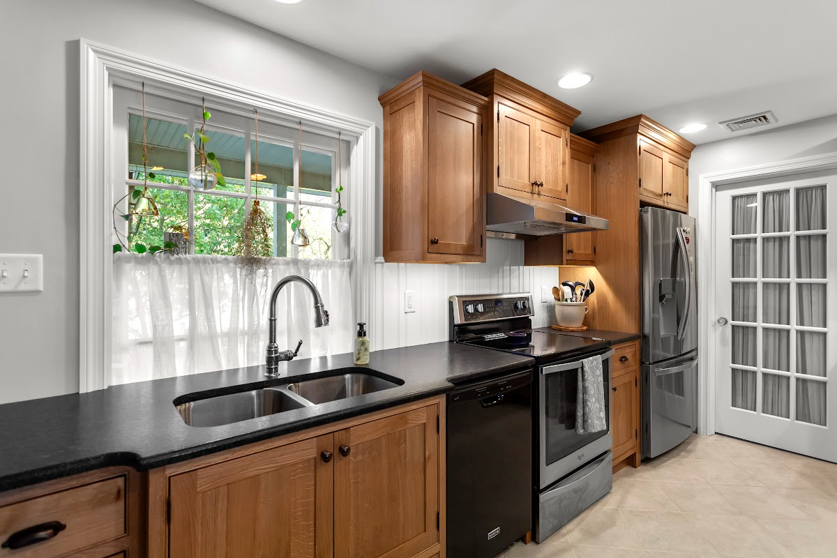 Stained cabinets in a narrow kitchen. Cabinets made with quartersawn white oak stained with Buff finish.