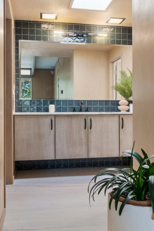 Retro bathroom with slab door floating vanity finished with the earthy Montana stain on Maple.