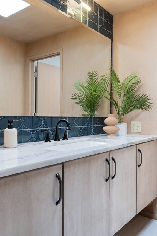 Retro bathroom with slab door floating vanity finished with the earthy Montana stain on Maple.