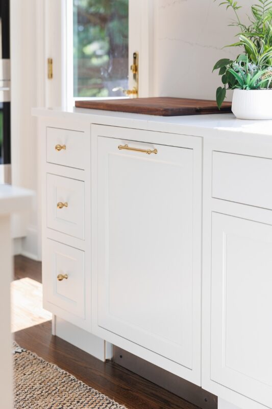 White kitchen cabinets