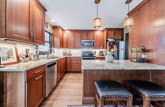 Cherry stained kitchen cabinets