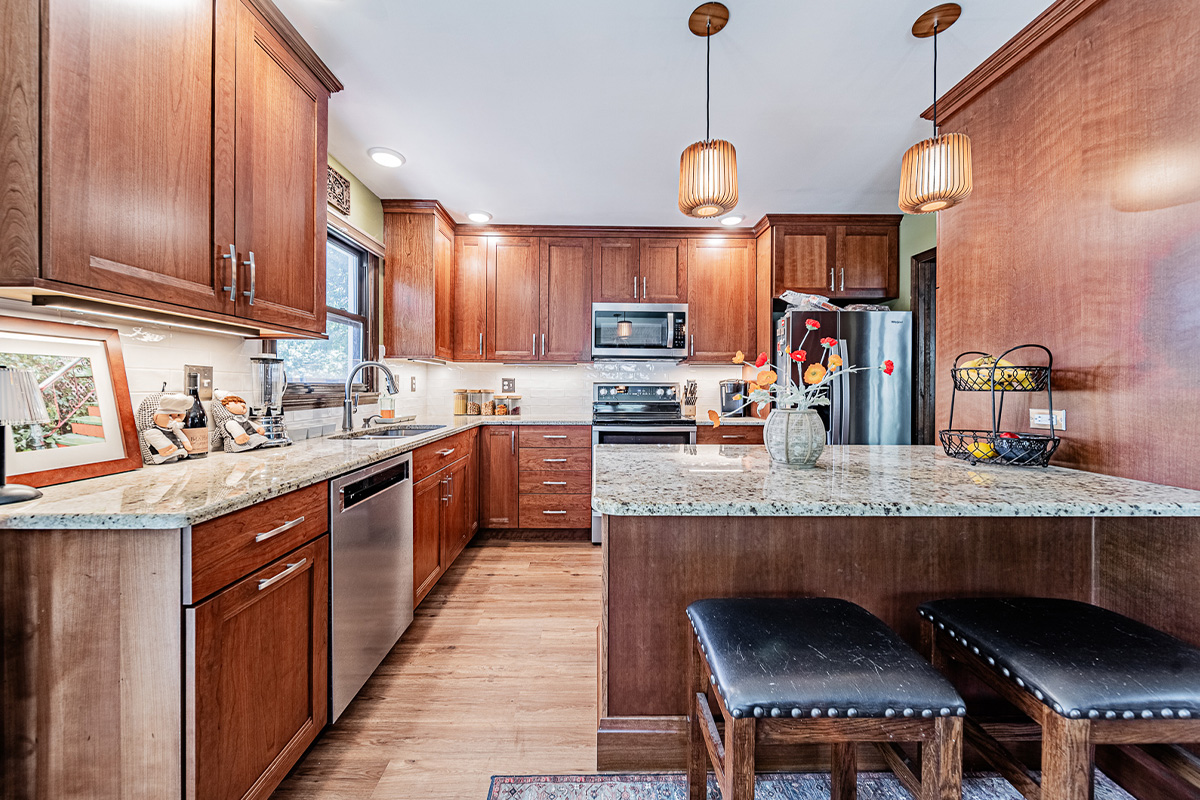 Cherry stained kitchen cabinets