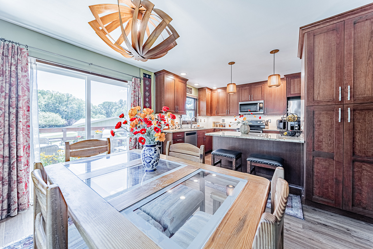 Cherry stained kitchen cabinets