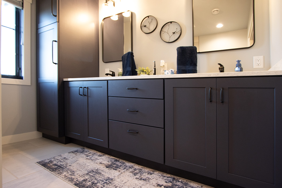 Bathroom with vanity cabinets painted in Hale Navy color.