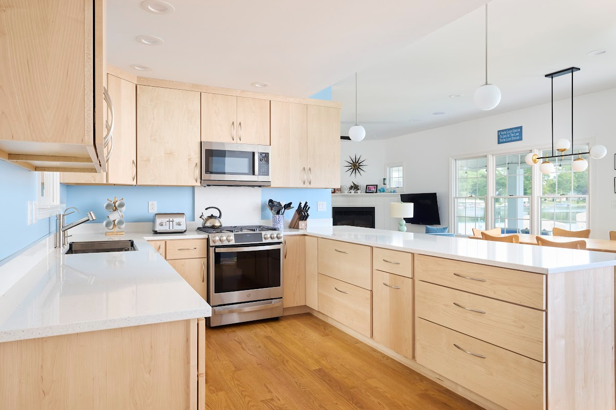 Modern Mid-Century kitchen with slab doors in maple natural